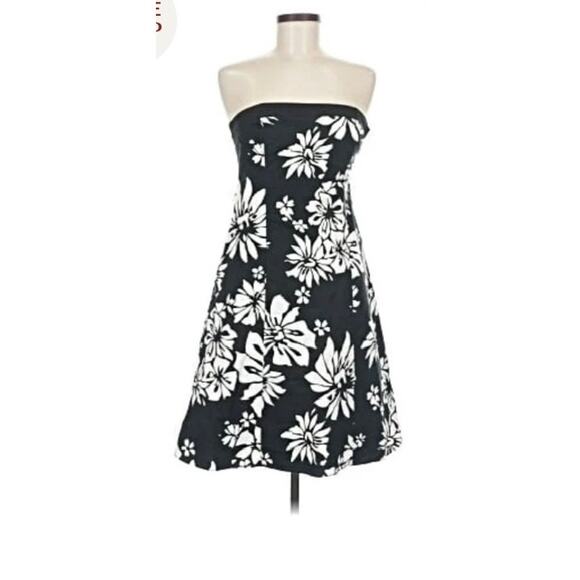 White House Black Market Dresses & Skirts - White House Black Market Dress Size 12 Black White Floral Midi A-Line Classic